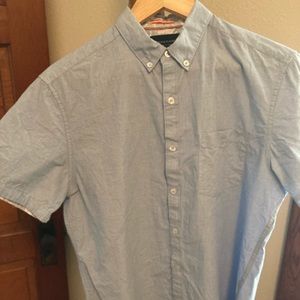 Only worn once, in great condition with no notable stains, wear or other damage.